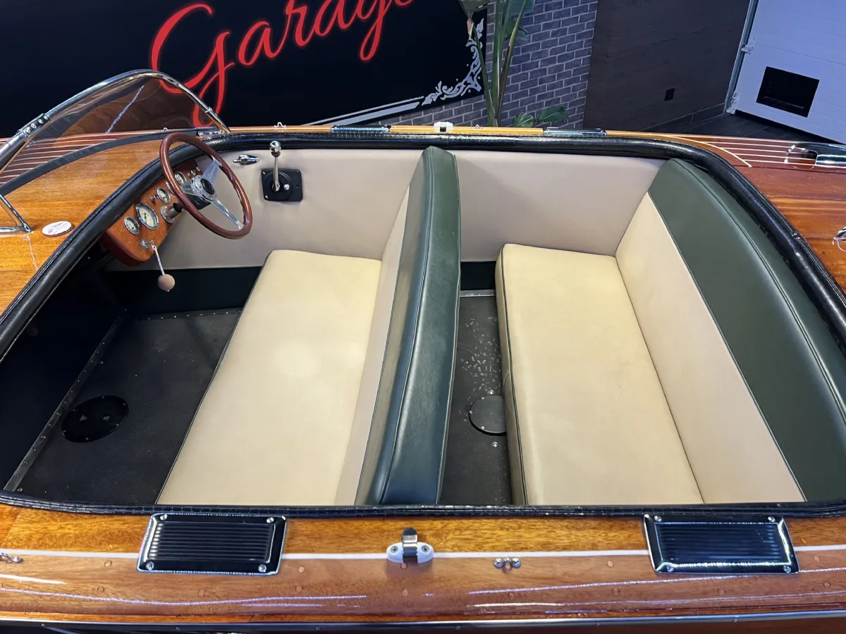 Wood Speedboat Chris Craft Capri 19