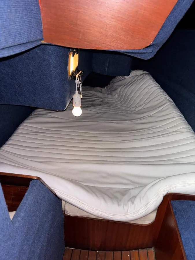 Polyester Sailboat Jeanneau Fantasia 27