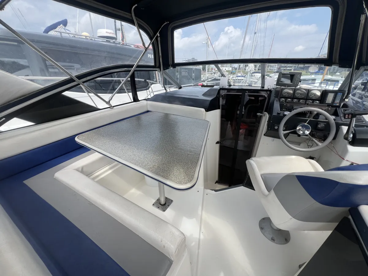 Polyester Speedboat Bayliner 2855