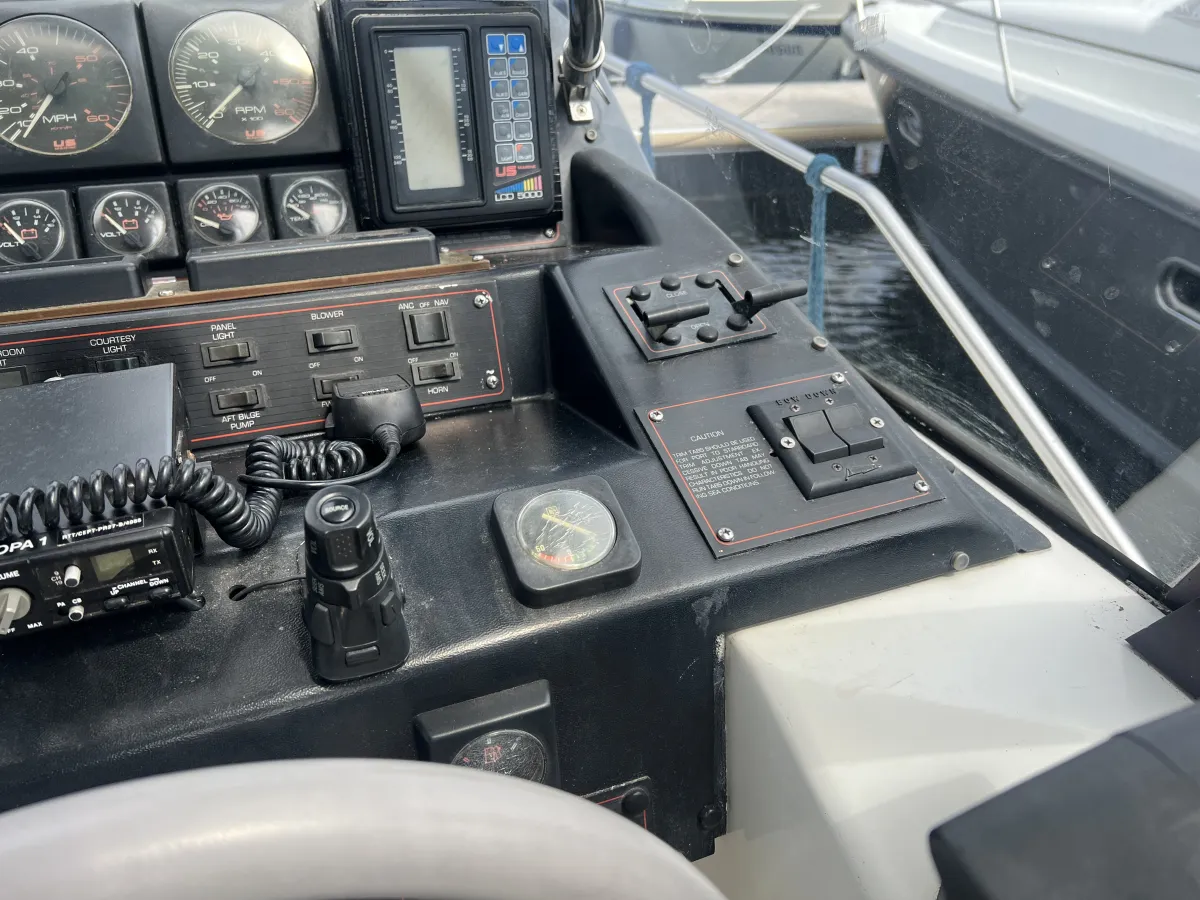 Polyester Speedboat Bayliner 2855