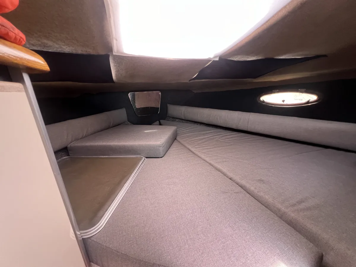 Polyester Speedboat Bayliner 2855