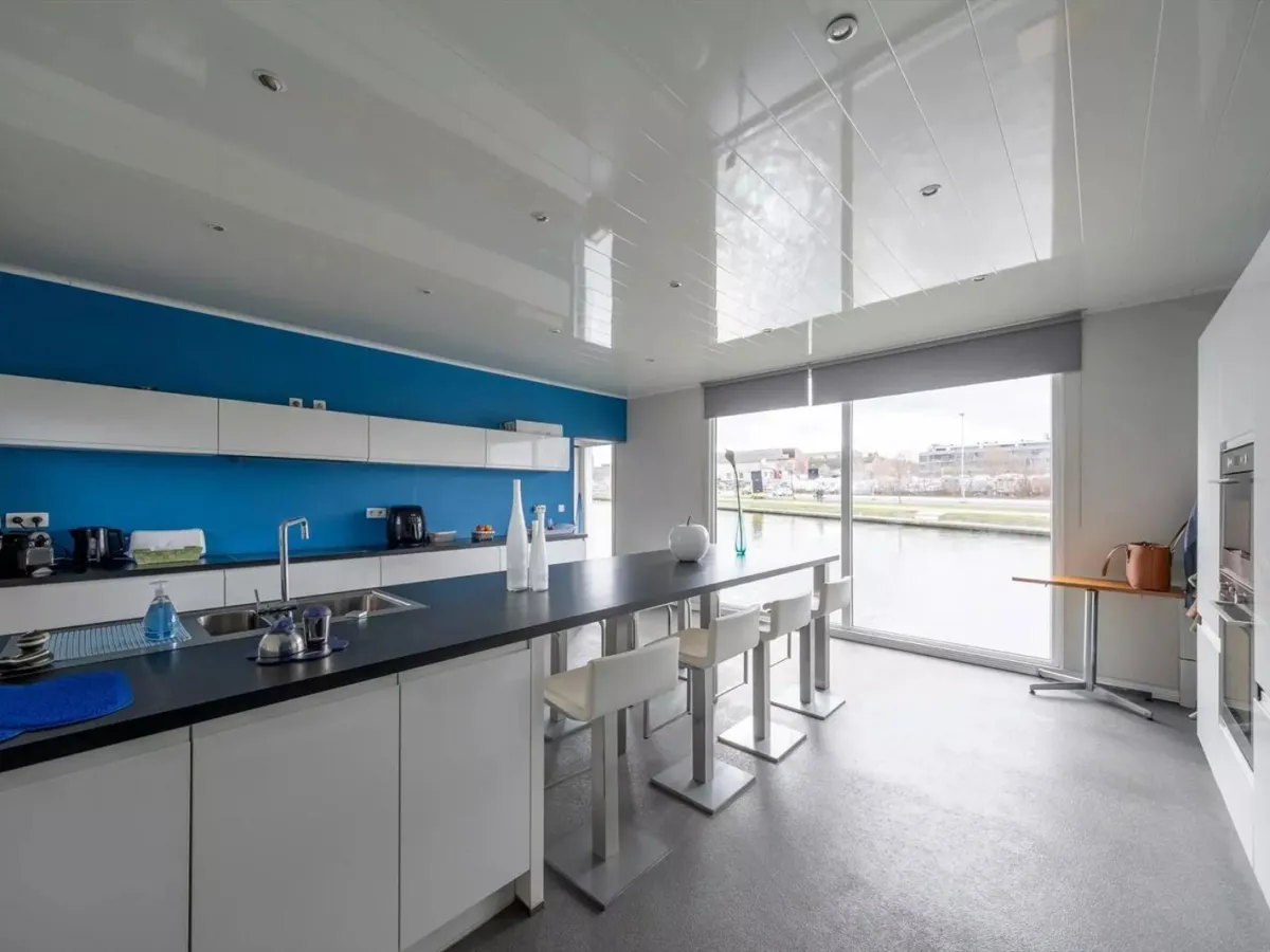 Staal Woonboot Wellnessboot 6300