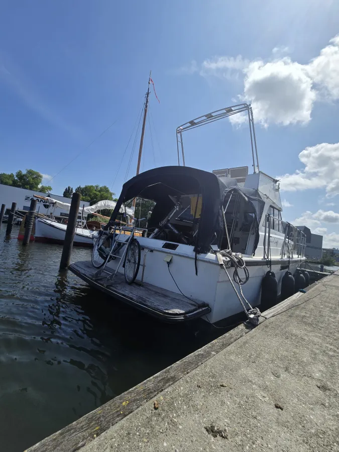 Polyester Motorboat Chris Craft Commander 37