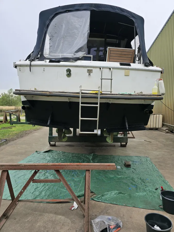 Polyester Motorboat Chris Craft Commander 37