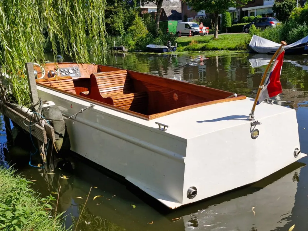 Steel Sloop Klassieke Autoboot