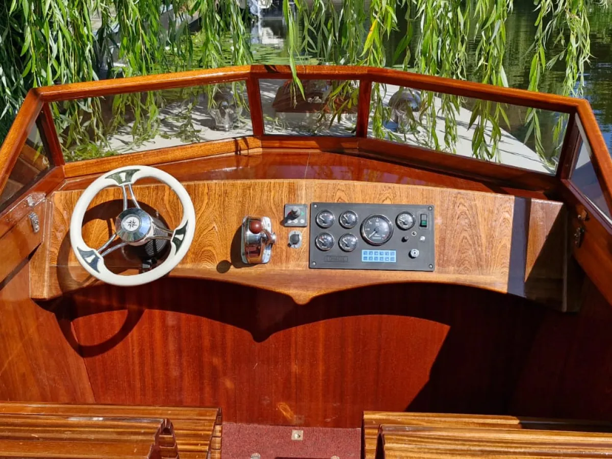 Steel Sloop Klassieke Autoboot