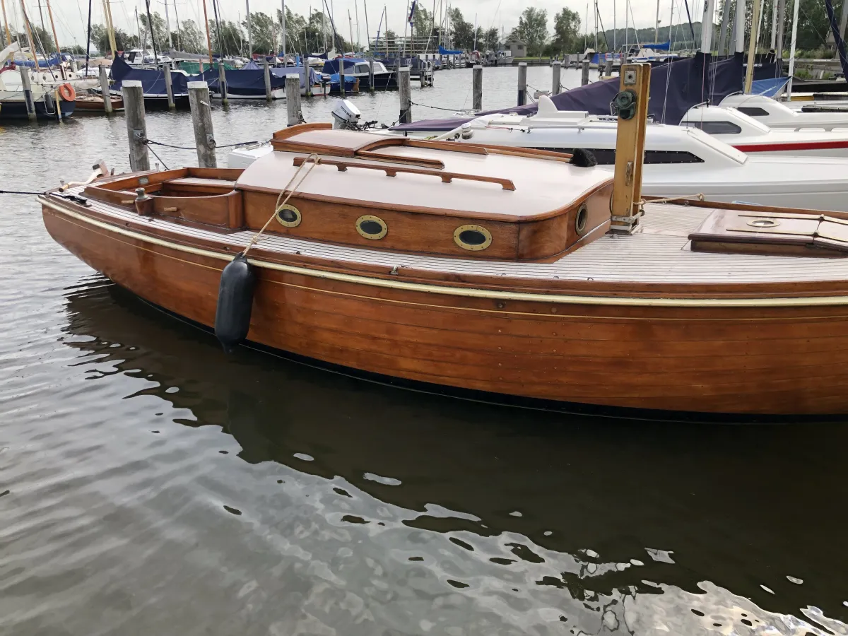 Wood Sailboat De Vries Lentsch 720