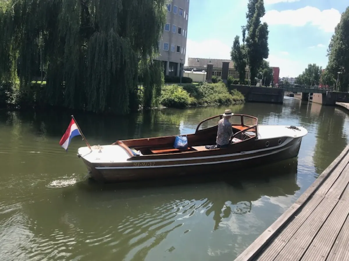 Wood Motorboat Pettersson 900