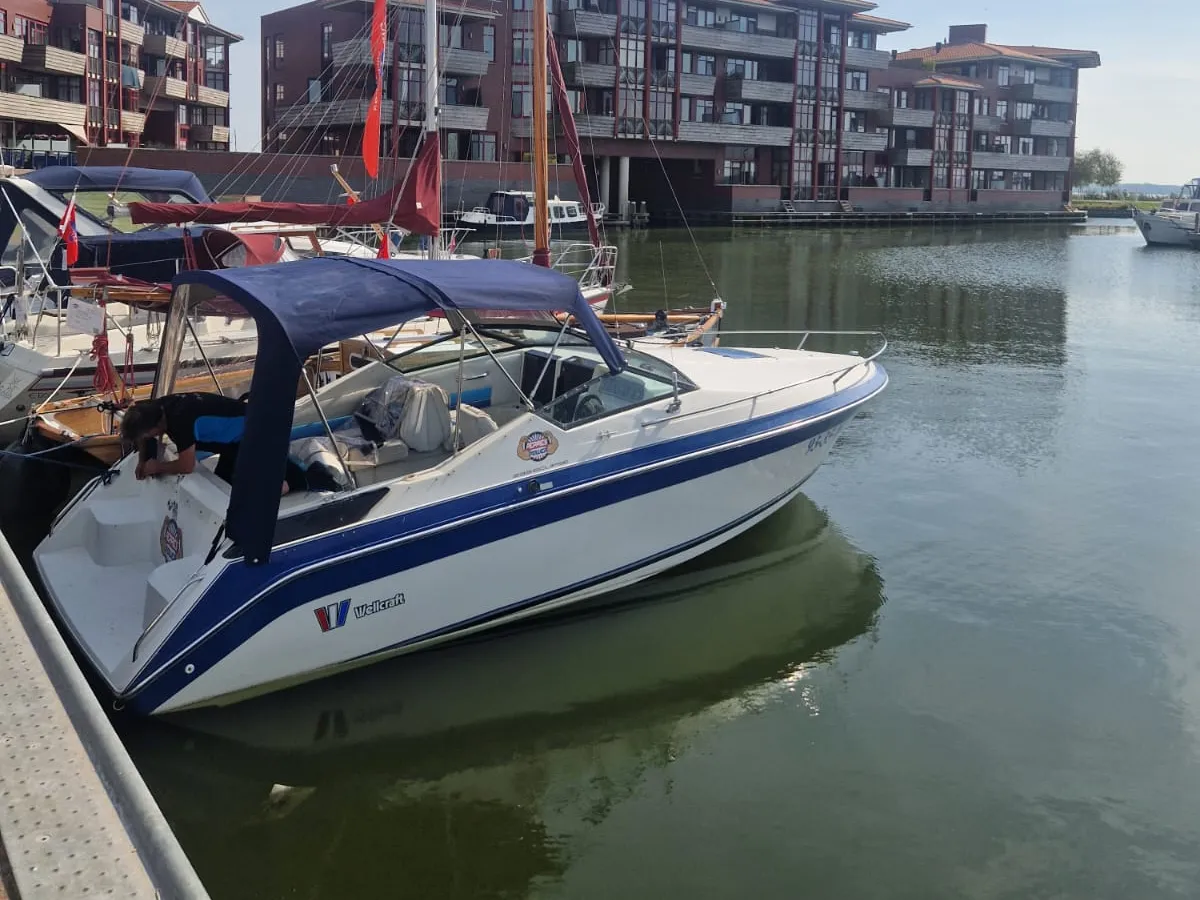 Polyester Speedboat Wellcraft Eclipse 233