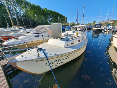 Polyester Sailboat Fellowship 28 Photo 2
