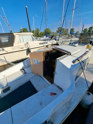 Polyester Sailboat Fellowship 28 Photo 5
