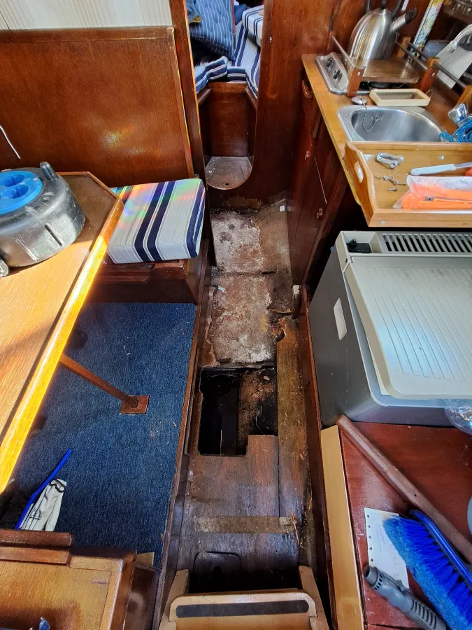 Polyester Sailboat Fellowship 28