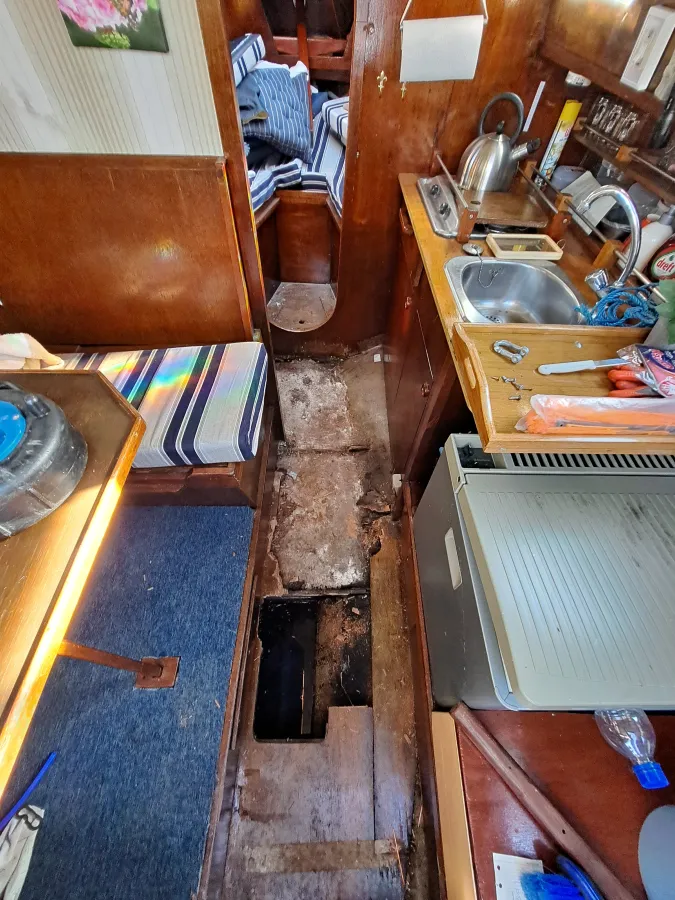 Polyester Sailboat Fellowship 28