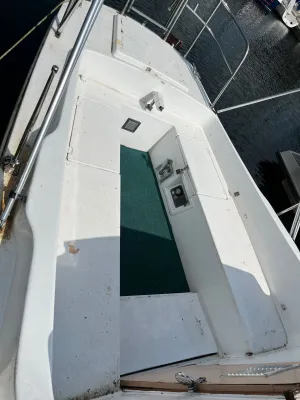 Polyester Sailboat Fellowship 28 Photo 15