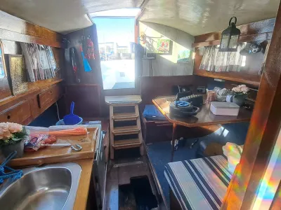 Polyester Sailboat Fellowship 28 Photo 6