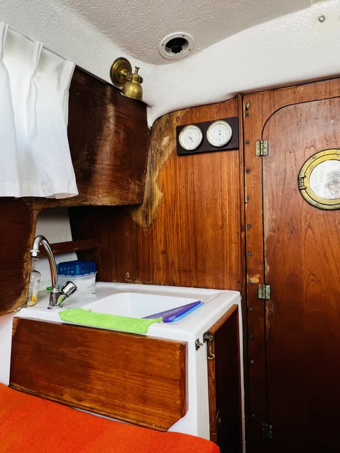 Polyester Sailboat Compromis C720