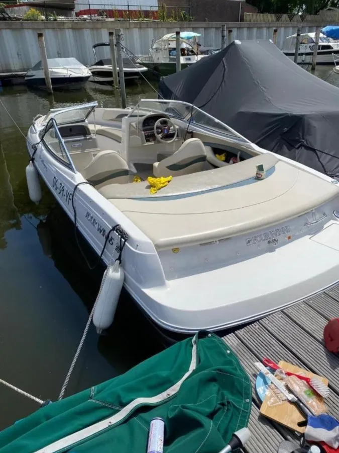 Polyester Schnellboot Four Winns Horizon 190