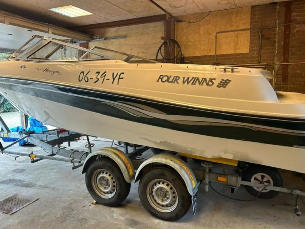 Polyester Schnellboot Four Winns Horizon 190
