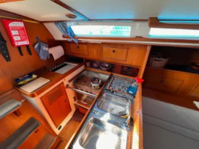 Polyester Sailboat Kalik 33 Photo 6