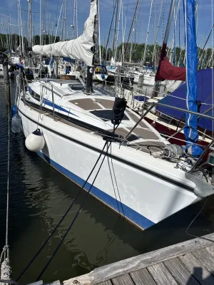 Polyester Zeilboot Bavaria 890 Foto 1