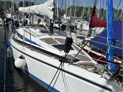Bavaria 890