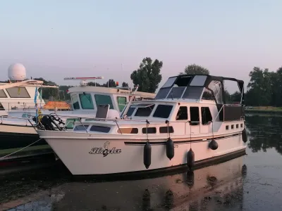 Steel Motorboat Phino Kruiser Photo 1