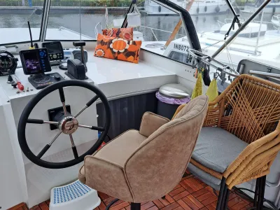 Steel Motorboat Phino Kruiser Photo 3