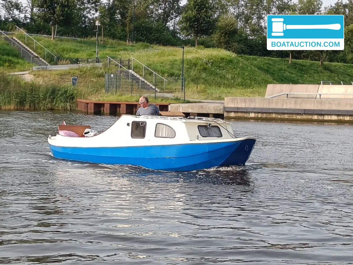Thumbnail - Motorboat 900