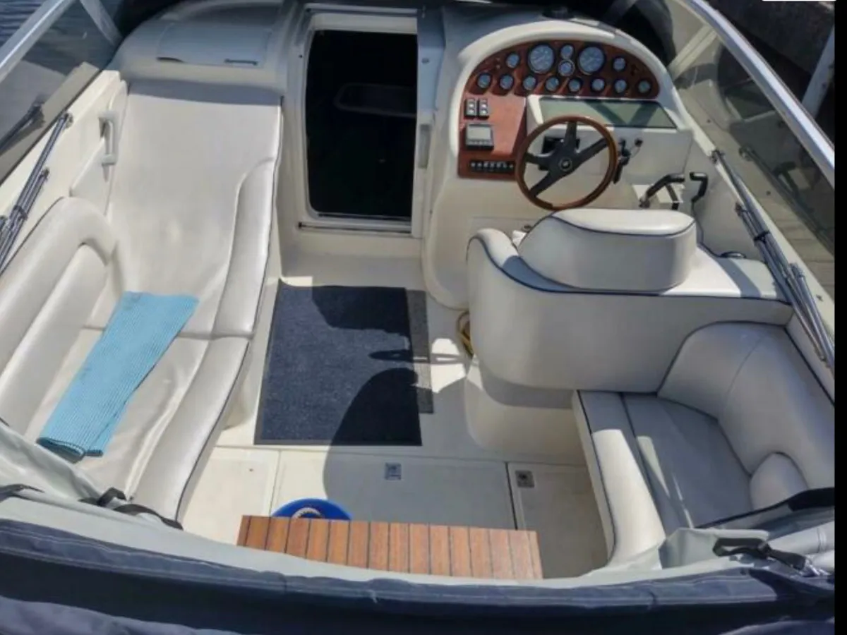 Polyester Speedboat Cranchi 31