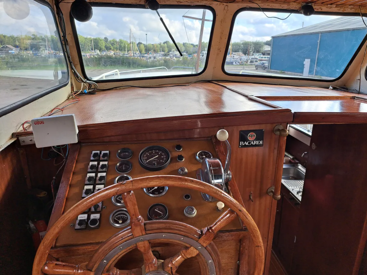 Staal Motorboot Succeskruiser 900