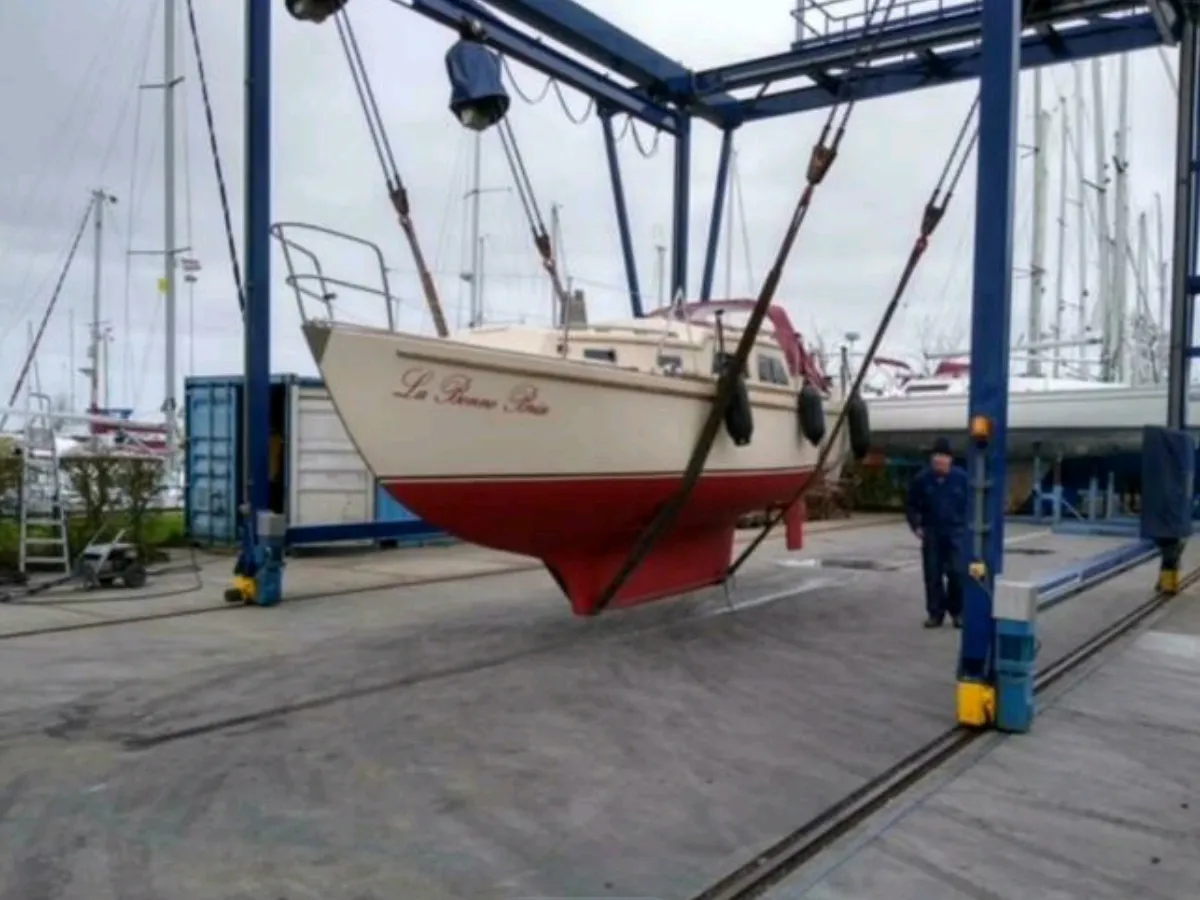 Polyester Sailboat Fellowship 27