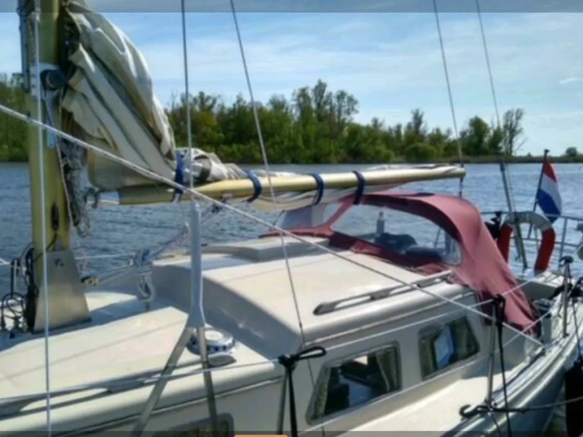 Polyester Sailboat Fellowship 27
