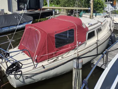 Polyester Sailboat Fellowship 27 Photo 7