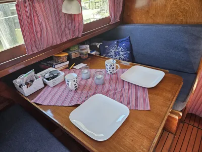 Polyester Sailboat Fellowship 27 Photo 12