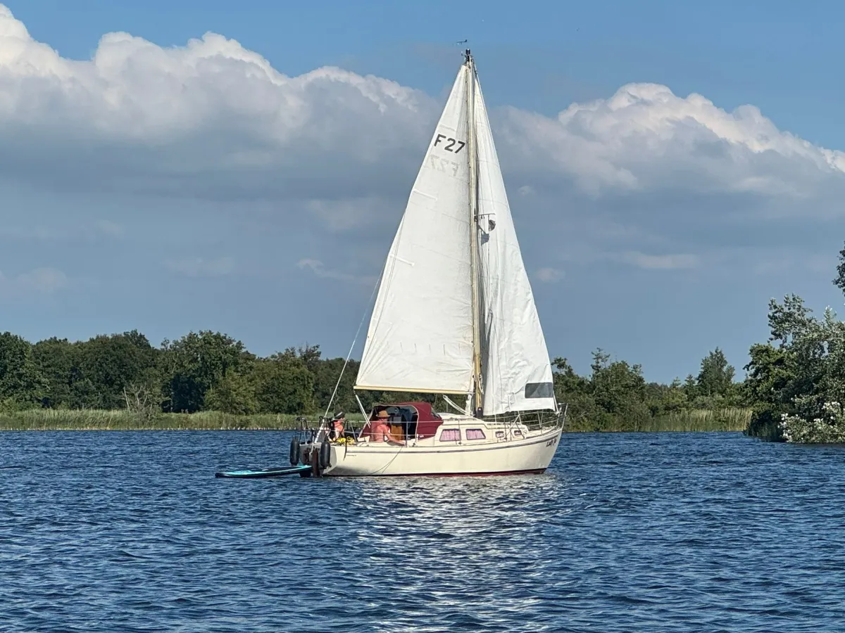 Polyester Sailboat Fellowship 27