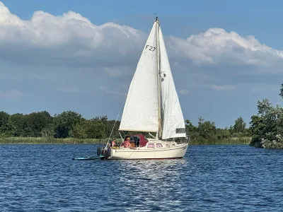 Polyester Sailboat Fellowship 27 Photo 1