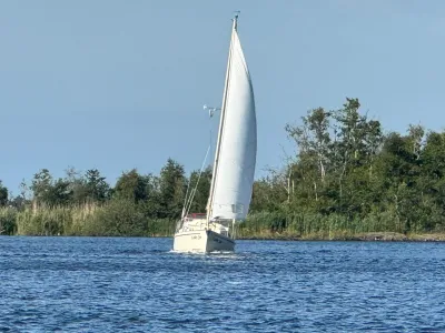 Polyester Sailboat Fellowship 27 Photo 18