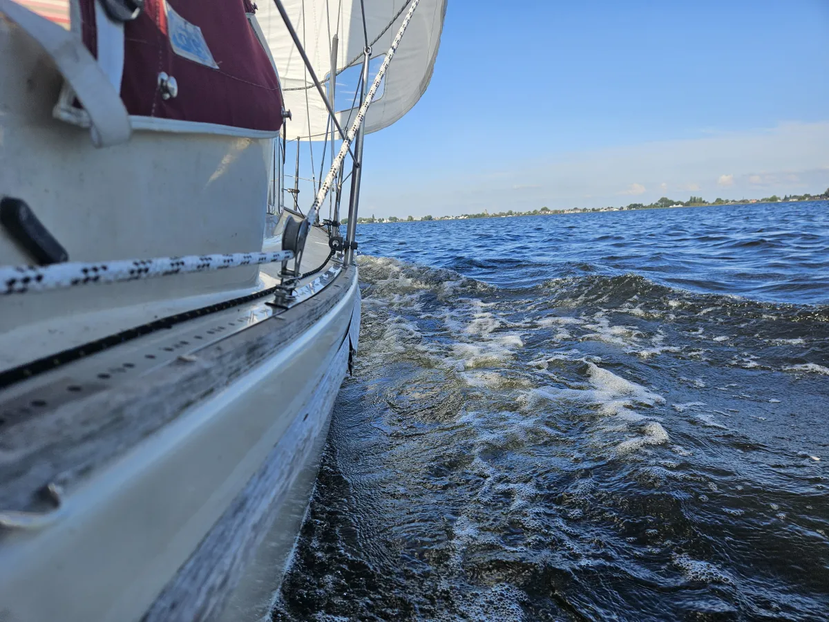 Polyester Sailboat Fellowship 27