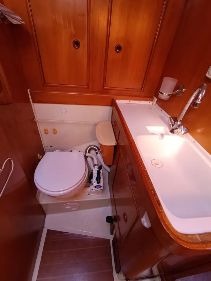 Polyester Sailboat Kalik 33