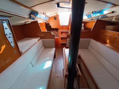 Polyester Sailboat Kalik 33 Photo 8