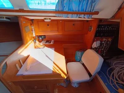 Polyester Sailboat Kalik 33 Photo 9