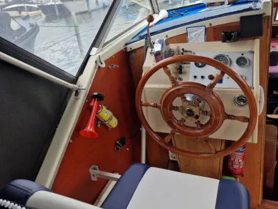 Polyester Motorboat Polaris 770 Photo 14