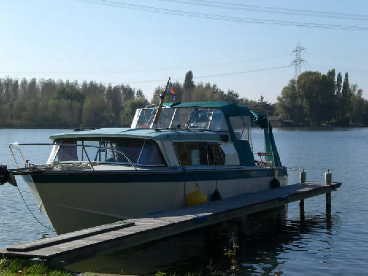 Polyester Motorboot Coronet 27 Seafarer