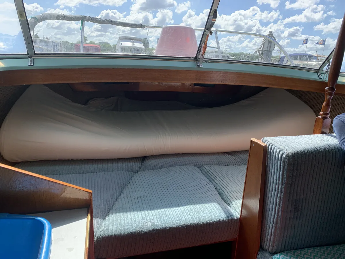 Polyester Motorboot Coronet 27 Seafarer
