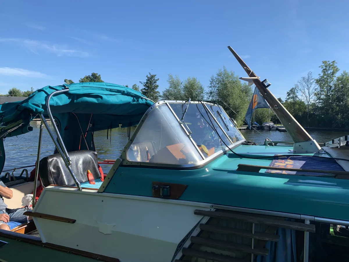 Polyester Motorboot Coronet 27 Seafarer