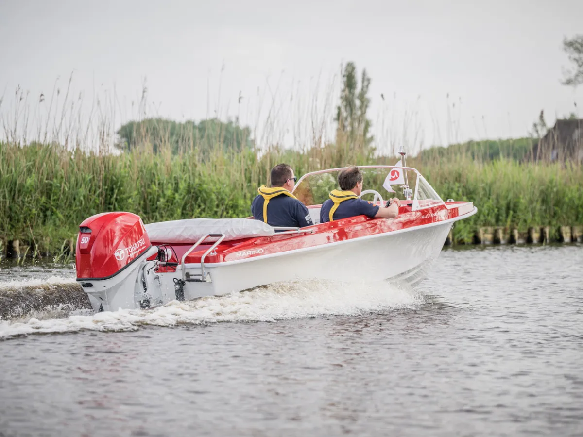 Polyester Speedboat Marino Mustang
