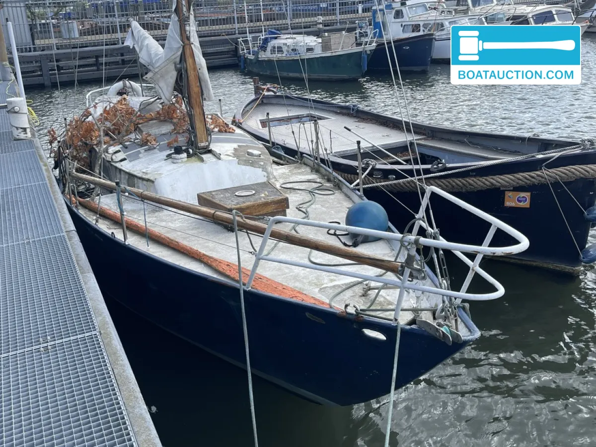 Thumbnail - Cabin sailboat 900