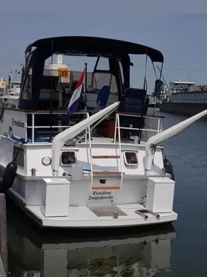 Steel Motorboat Helena kruiser 1070 Photo 1