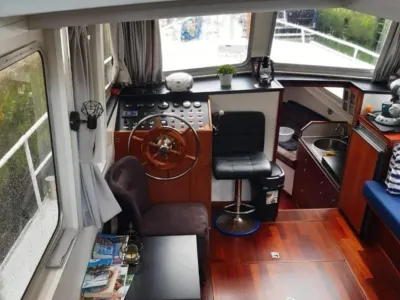 Steel Motorboat Helena kruiser 1070 Photo 18