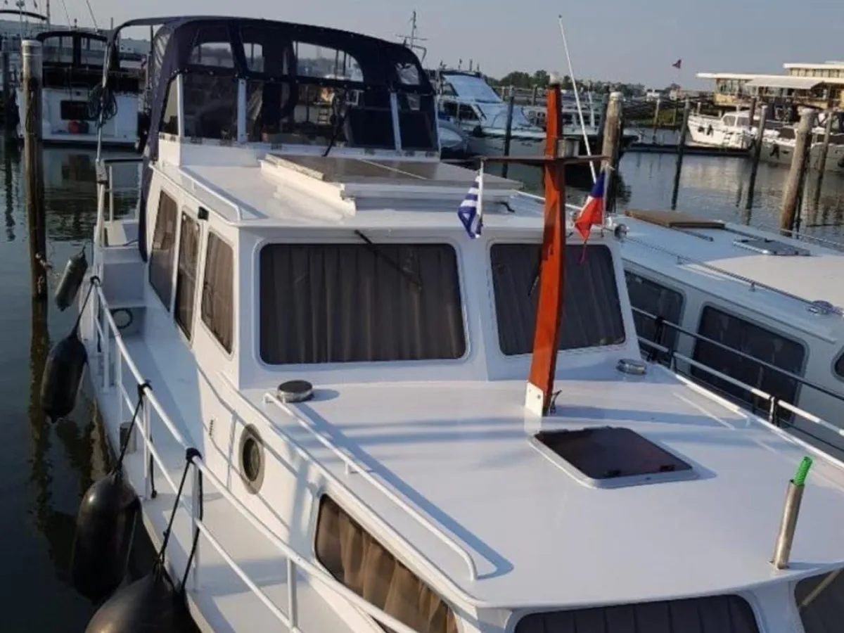 Steel Motorboat Helena kruiser 1070